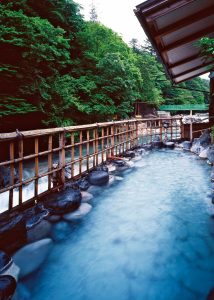 四万温泉　豊島屋